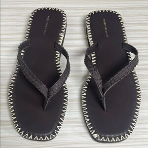 American Eagle Brown Women’s Flip Flops!! EUC 🤎